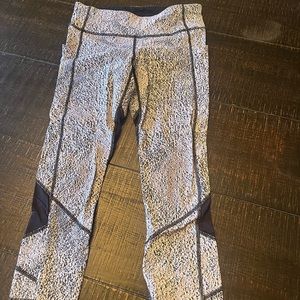 Used Lululemon 3/4 length running leggins size 6